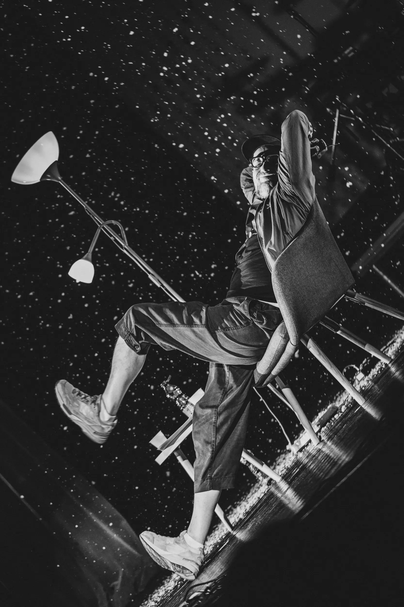 Иван Вырыпаев. Сценическая версия романа Романа Дарева «ТОПОЛИНЫЙ ПУХ». Форум СловоНово 2025. Фото Елена Семенова