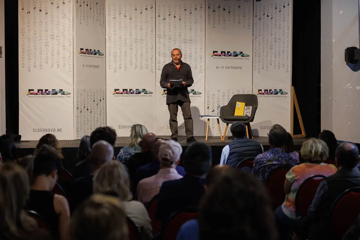 Виктор Шендерович. Форум СловоНово 2025. Фото Алексей Леняшин