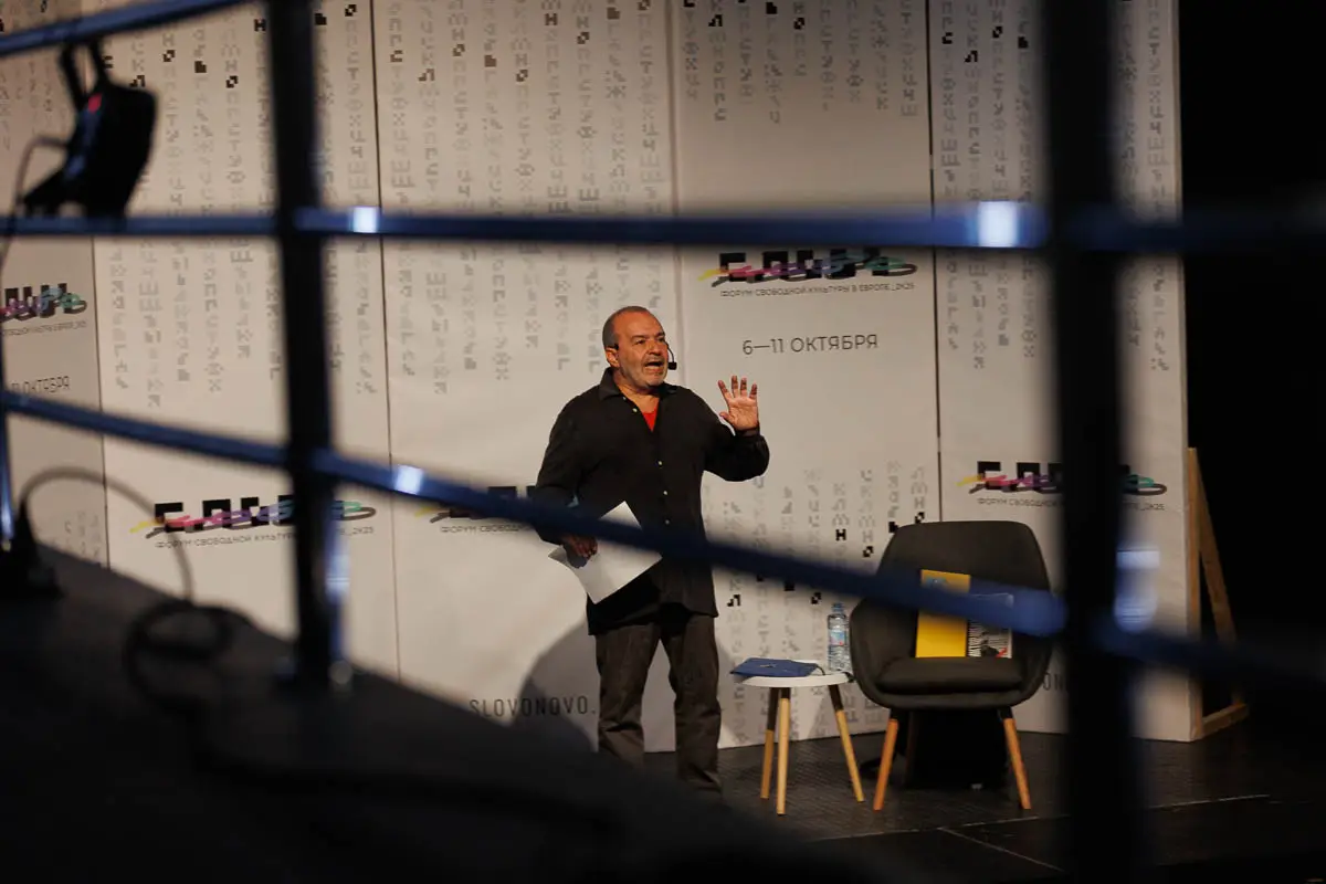 Виктор Шендерович. Форум СловоНово 2025. Фото Алексей Леняшин