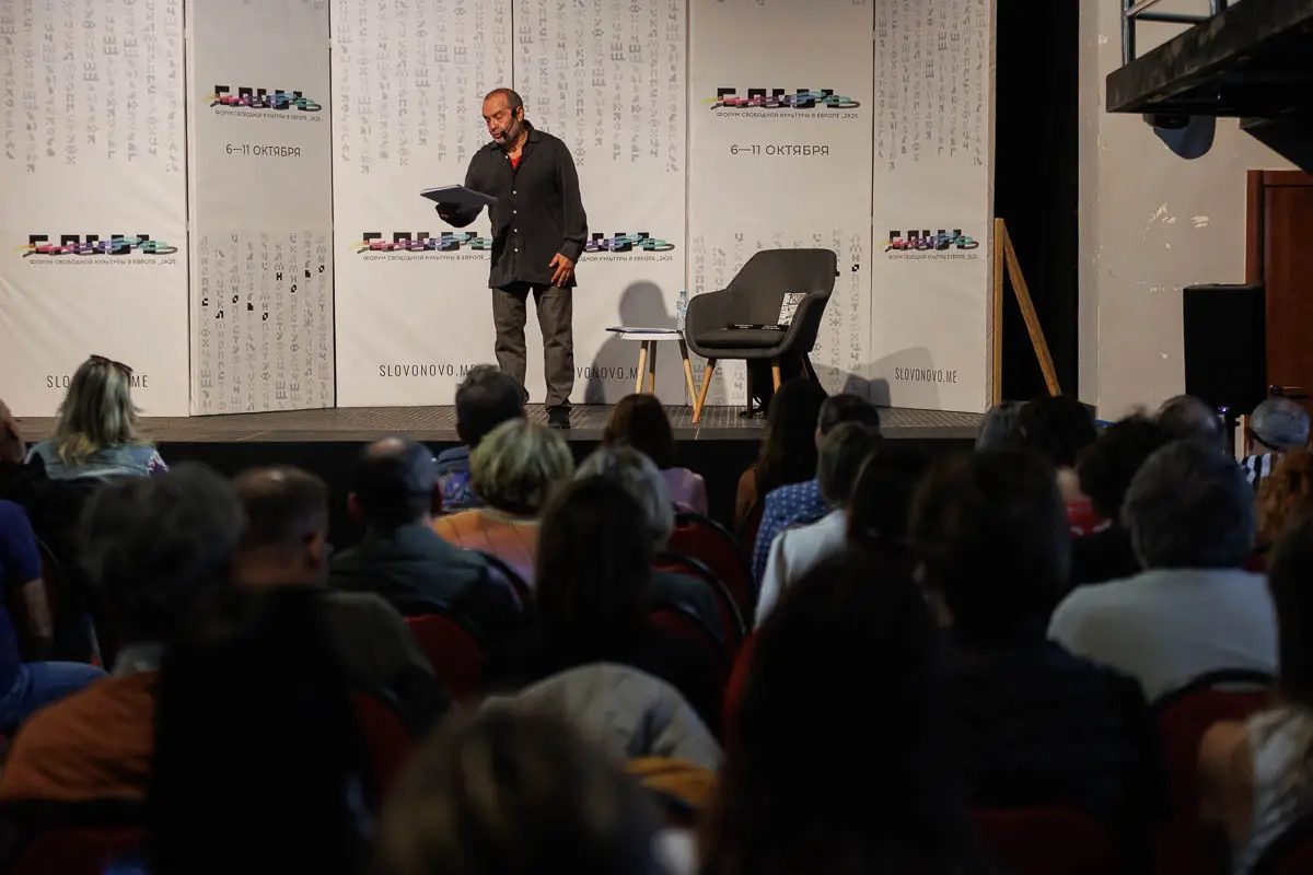 Виктор Шендерович. Форум СловоНово 2025. Фото Алексей Леняшин