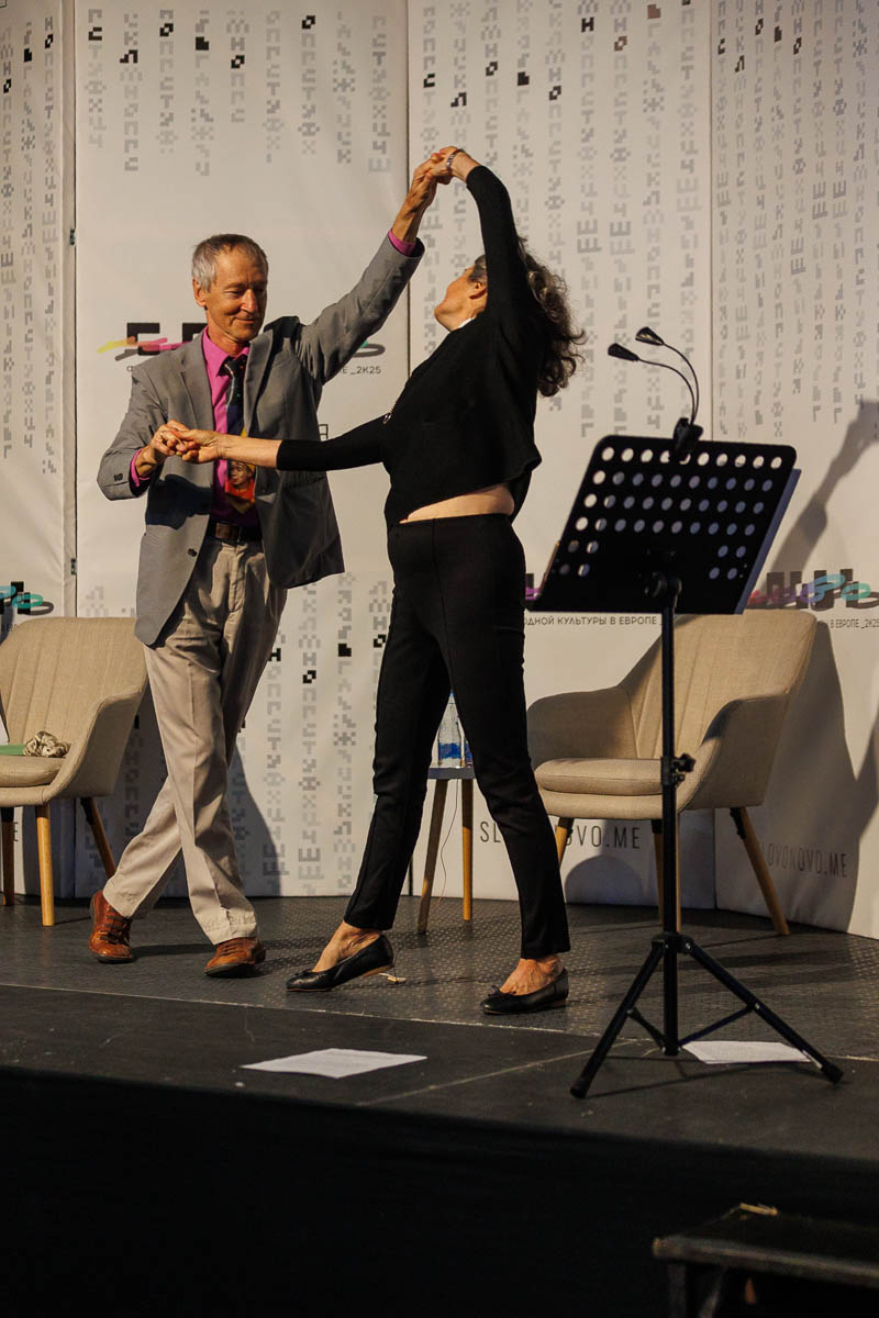 Николай Терентьев и Вера Павлова. Форум СловоНово 2025. Фото Алексей Леняшин