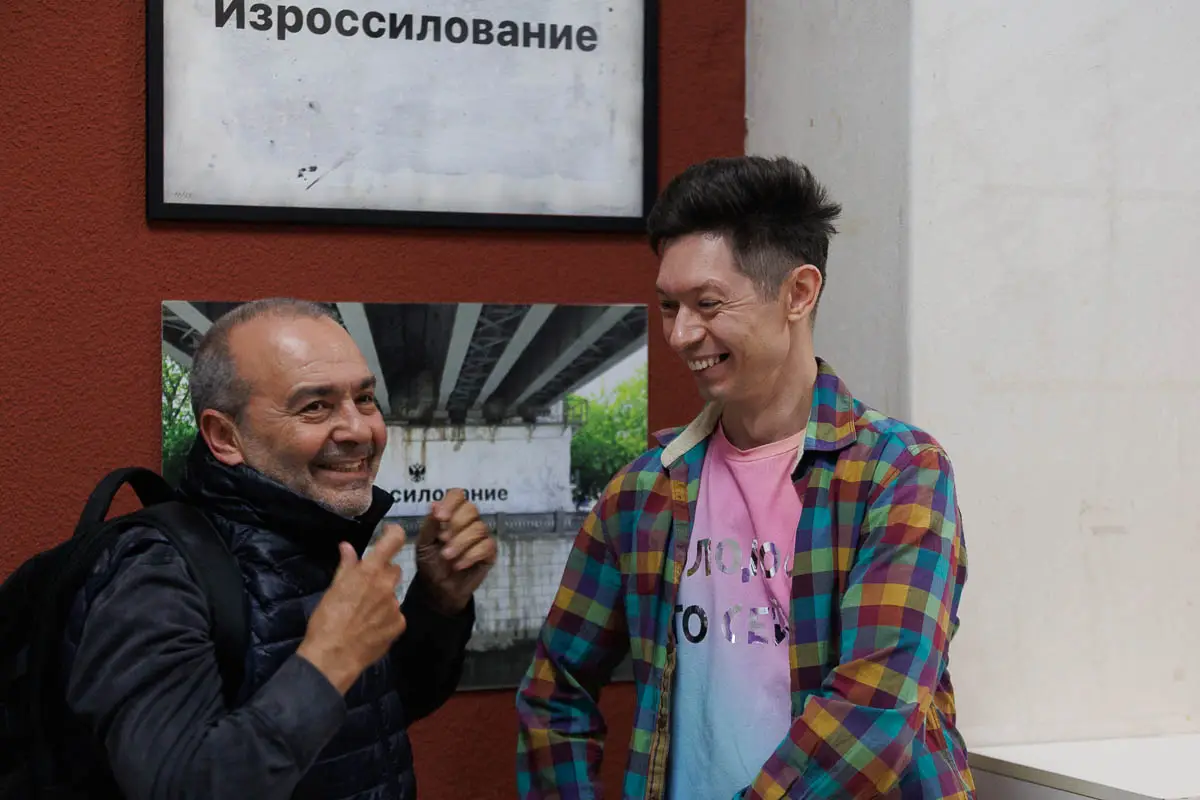 Виктор Шендерович и Philippenzo. Форум СловоНово 2025. Фото Алексей Леняшин