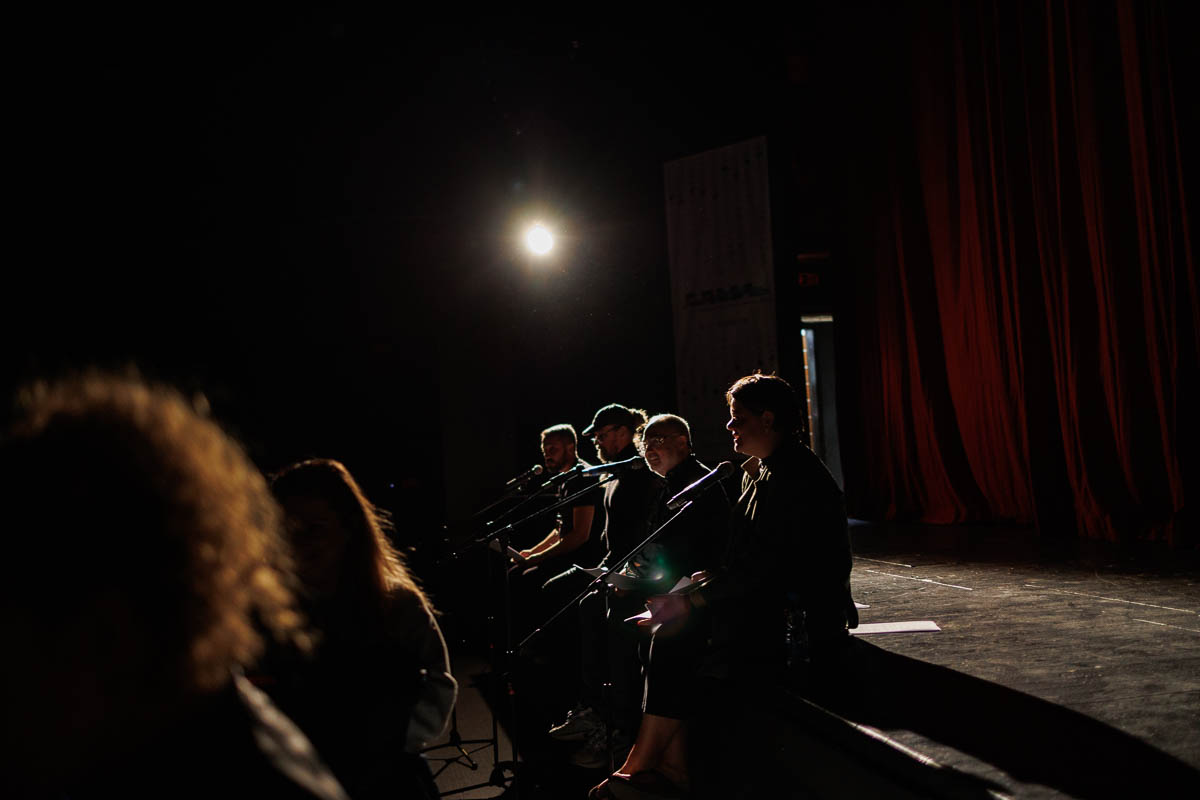 Театр «ЭТО ВСЁ». Режиссерская читка новой пьесы Васи Березина. В ролях: Марат Гельман, Гермес Зайготт, Вера Полозкова, Андрей Слепухин. Форум СловоНово 2025. Фото Алексей Леняшин