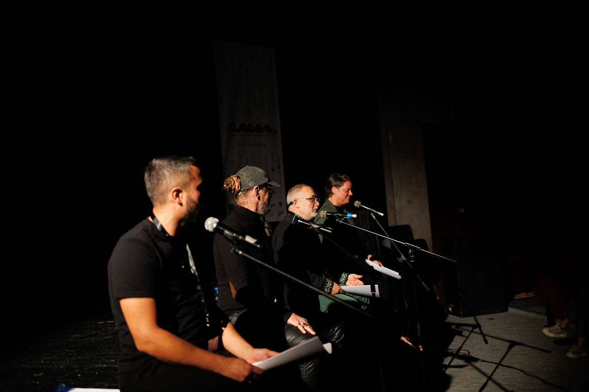 Театр «ЭТО ВСЁ». Режиссерская читка новой пьесы Васи Березина. В ролях: Марат Гельман, Гермес Зайготт, Вера Полозкова, Андрей Слепухин. Форум СловоНово 2025. Фото Алексей Леняшин