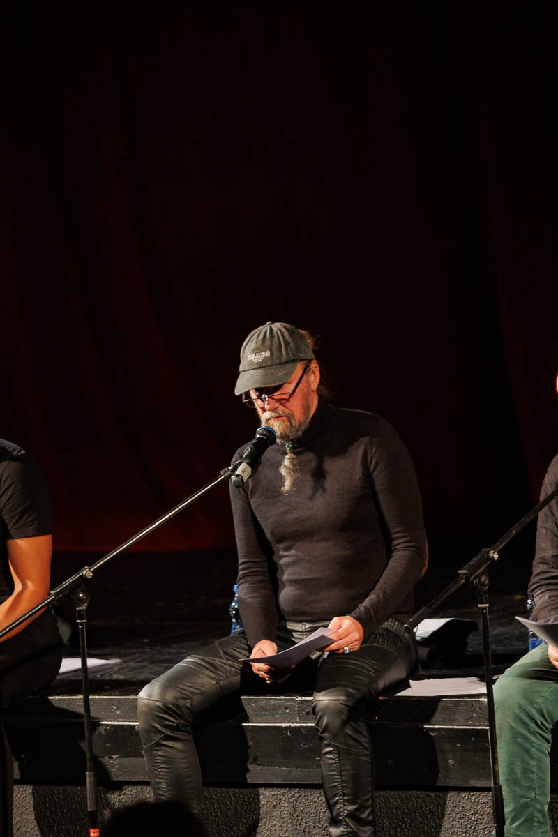 Театр «ЭТО ВСЁ». Режиссерская читка новой пьесы Васи Березина. В ролях: Марат Гельман, Гермес Зайготт, Вера Полозкова, Андрей Слепухин. Форум СловоНово 2025. Фото Алексей Леняшин