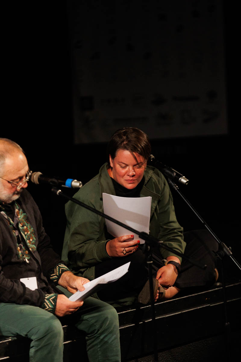 Театр «ЭТО ВСЁ». Режиссерская читка новой пьесы Васи Березина. В ролях: Марат Гельман, Гермес Зайготт, Вера Полозкова, Андрей Слепухин. Форум СловоНово 2025. Фото Алексей Леняшин