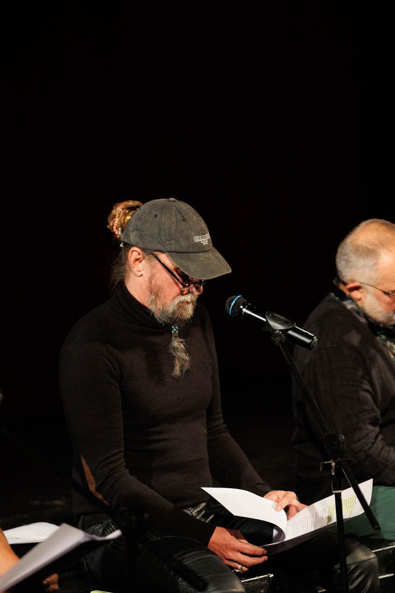 Театр «ЭТО ВСЁ». Режиссерская читка новой пьесы Васи Березина. В ролях: Марат Гельман, Гермес Зайготт, Вера Полозкова, Андрей Слепухин. Форум СловоНово 2025. Фото Алексей Леняшин