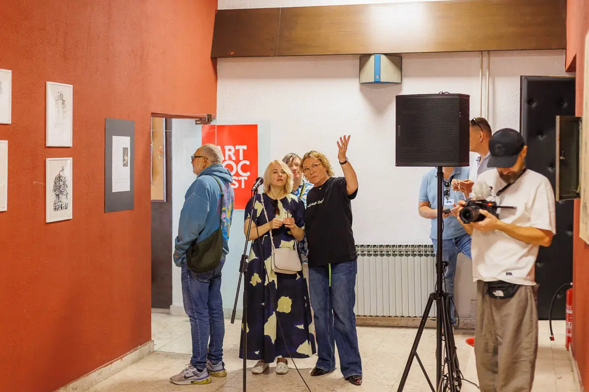 Выставка Катя Каменева. Из серии «ОКНО». Форум СловоНово 2025. Фото Алексей Леняшин