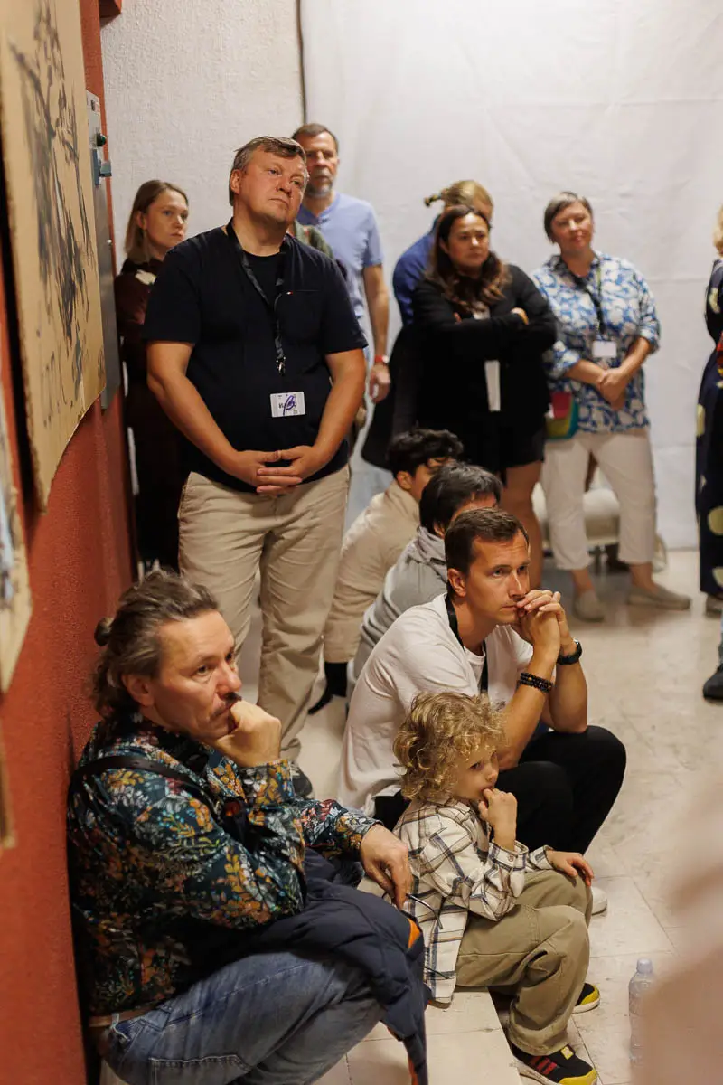 Выставка Катя Каменева. Из серии «ОКНО». Форум СловоНово 2025. Фото Алексей Леняшин