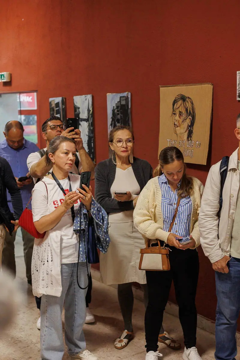 Выставка Катя Каменева. Из серии «ОКНО». Форум СловоНово 2025. Фото Алексей Леняшин