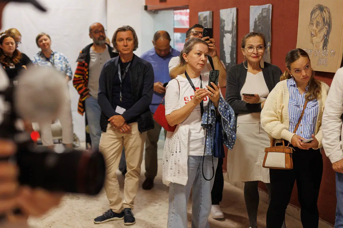 Выставка Катя Каменева. Из серии «ОКНО». Форум СловоНово 2025. Фото Алексей Леняшин