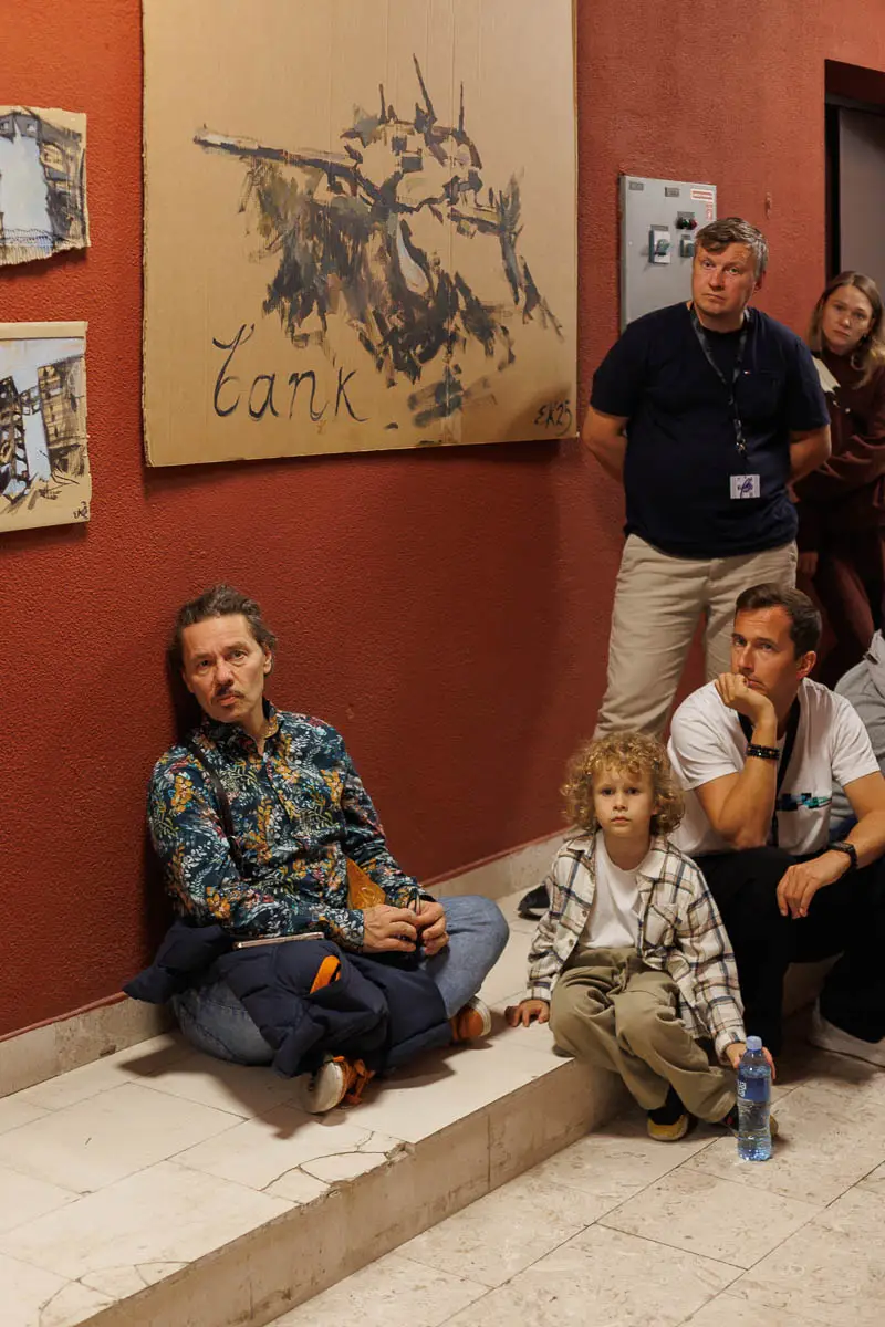 Выставка Катя Каменева. Из серии «ОКНО». Форум СловоНово 2025. Фото Алексей Леняшин