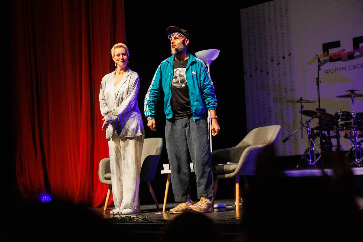 Татьяна Лазарева и Иван Вырыпаев. Форум СловоНово 2025. Фото Алексей Леняшин